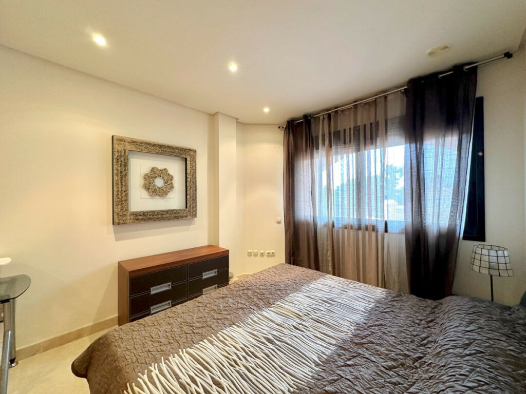 Middle Floor Apartment Puerto Banús Málaga - image 13