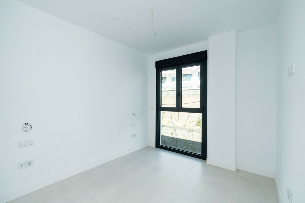 Middle Floor Apartment Fuengirola Málaga - image 13
