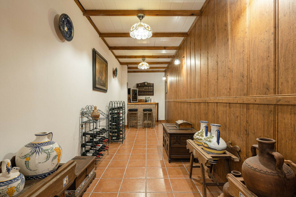 Detached Villa El Paraiso Málaga - image 13
