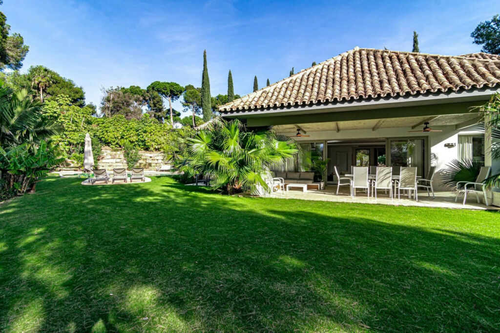 Detached Villa Río Real Málaga - image 13