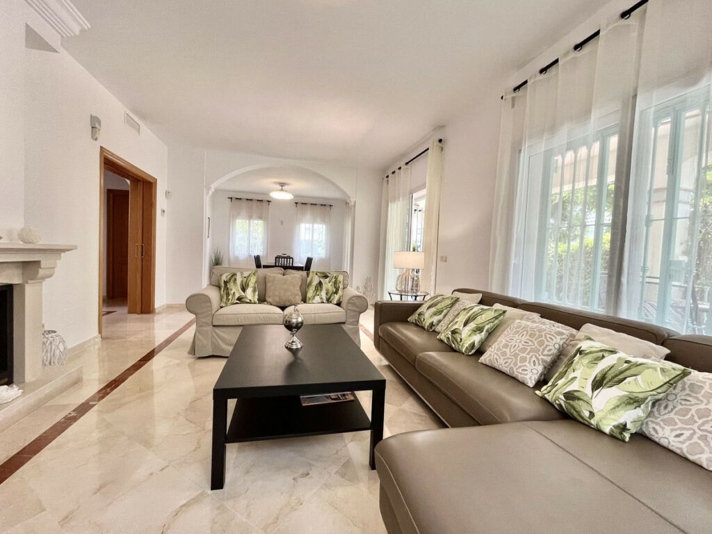 Detached Villa San Pedro de Alcántara Málaga - image 13