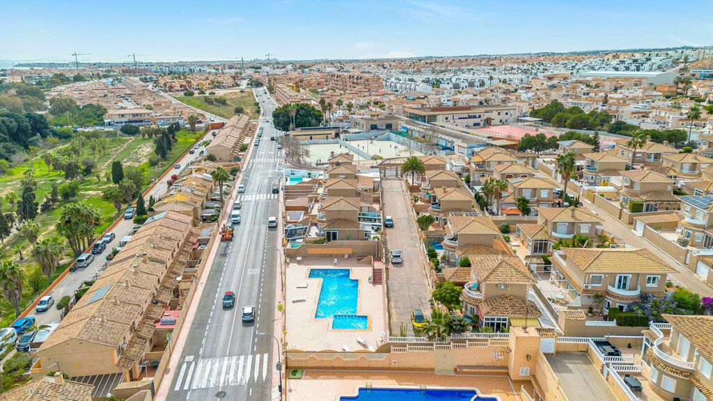 Detached Villa Torrevieja Alicante - image 13