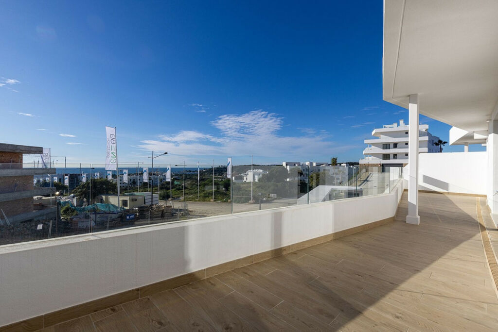 Middle Floor Apartment Estepona Málaga - image 13