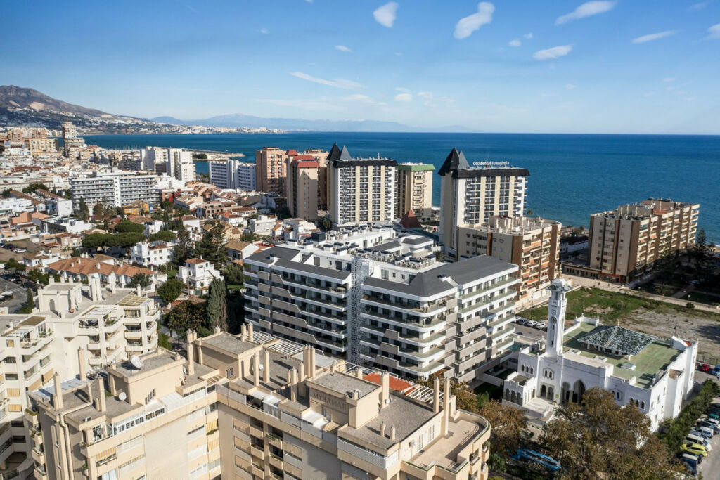 Middle Floor Apartment Fuengirola Málaga - image 14
