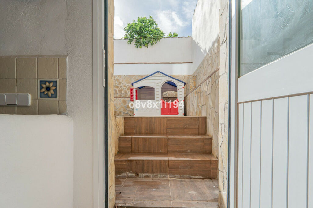 Detached Villa Pizarra Málaga - image 13