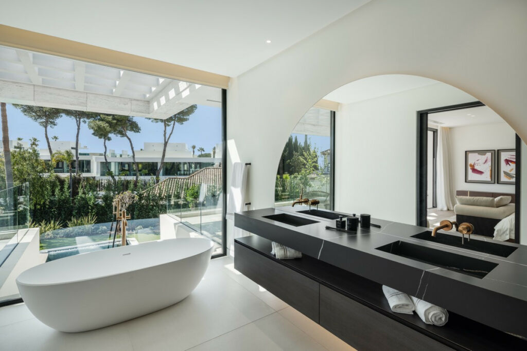 Detached Villa Nueva Andalucía Málaga - image 13