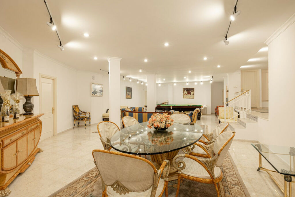 Detached Villa El Paraiso Málaga - image 14