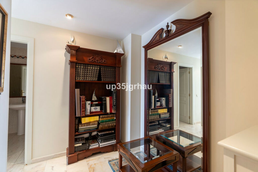 Middle Floor Apartment Estepona Málaga - image 14