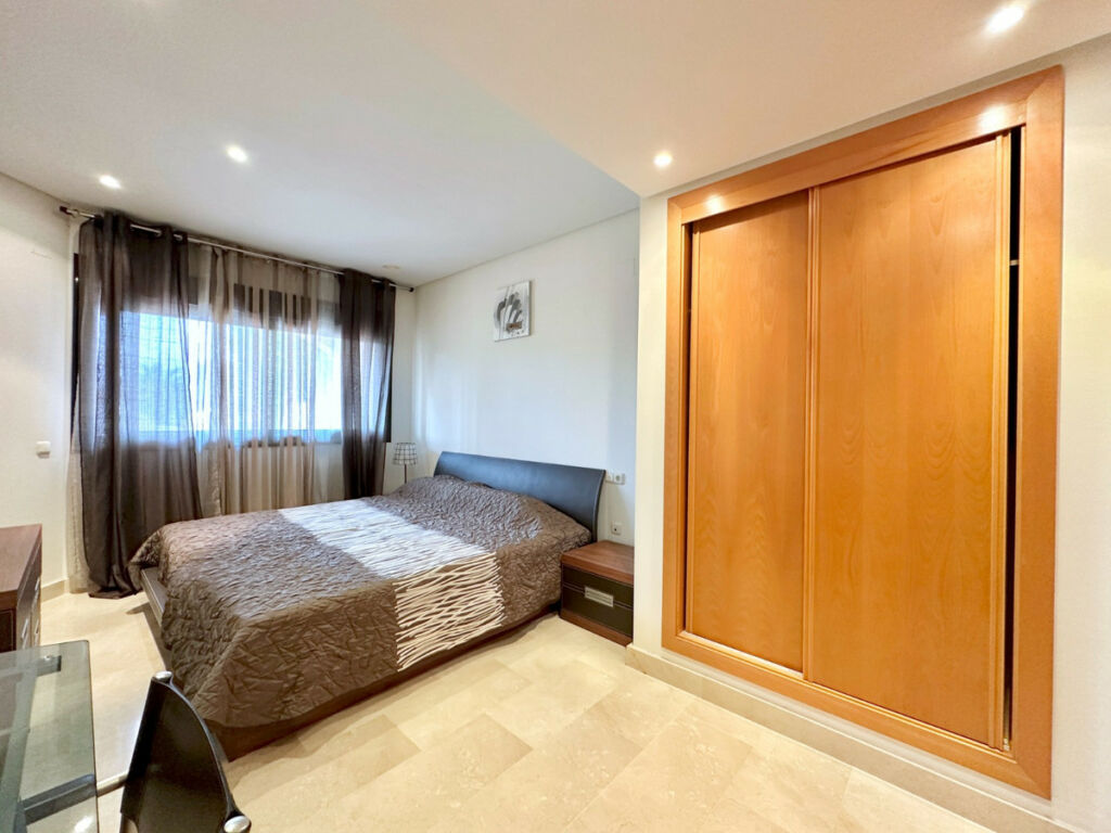 Middle Floor Apartment Puerto Banús Málaga - image 15