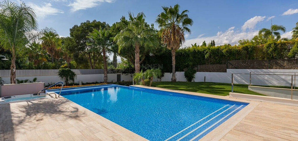 Detached Villa Nueva Andalucía Málaga - image 14