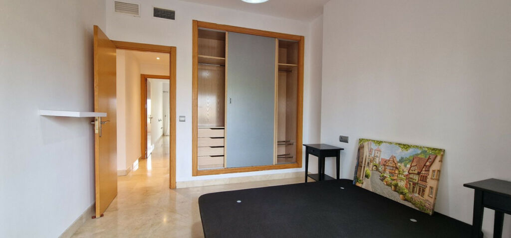 Middle Floor Apartment Estepona Málaga - image 15