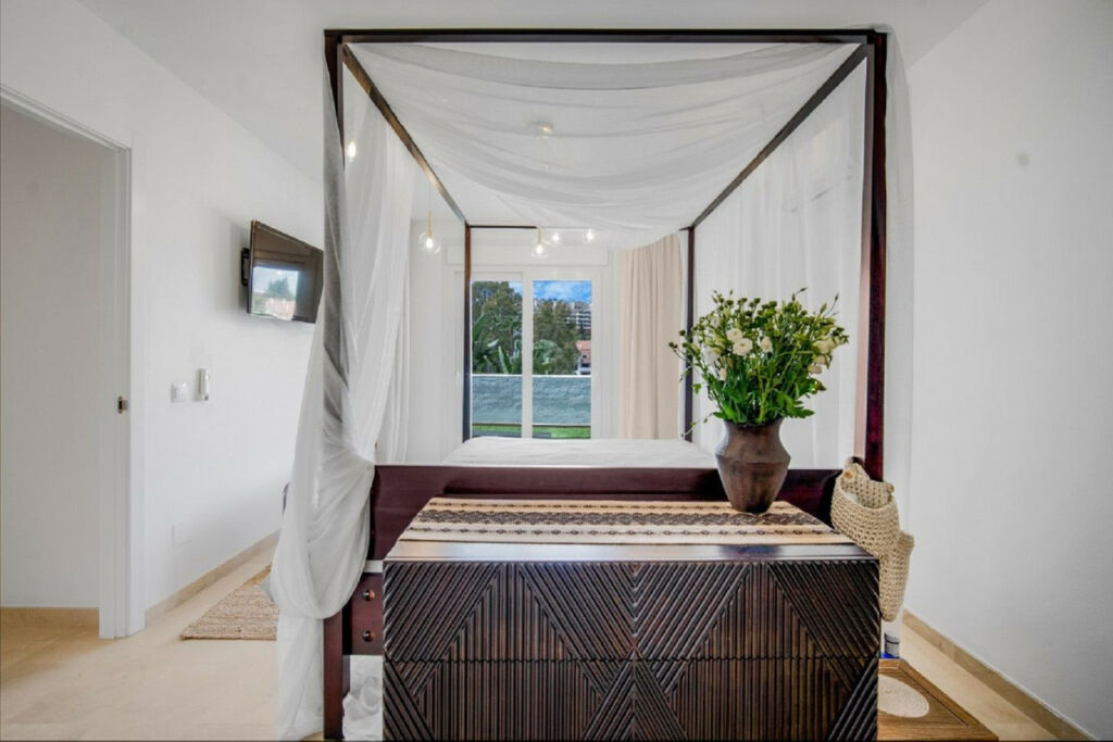 Detached Villa Nueva Andalucía Málaga - image 14