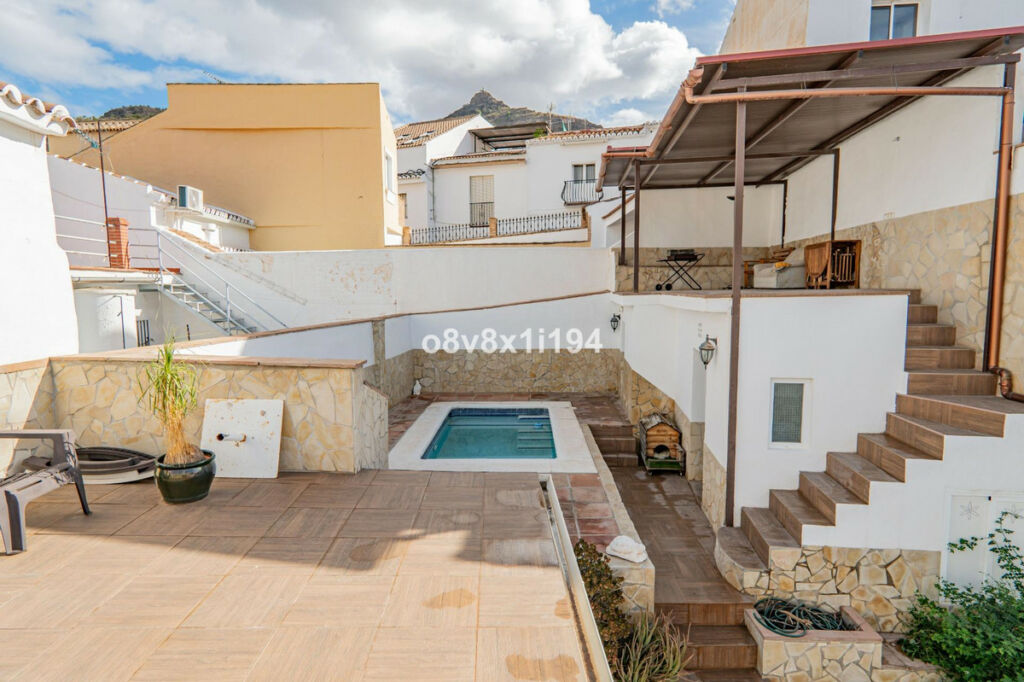 Detached Villa Pizarra Málaga - image 14