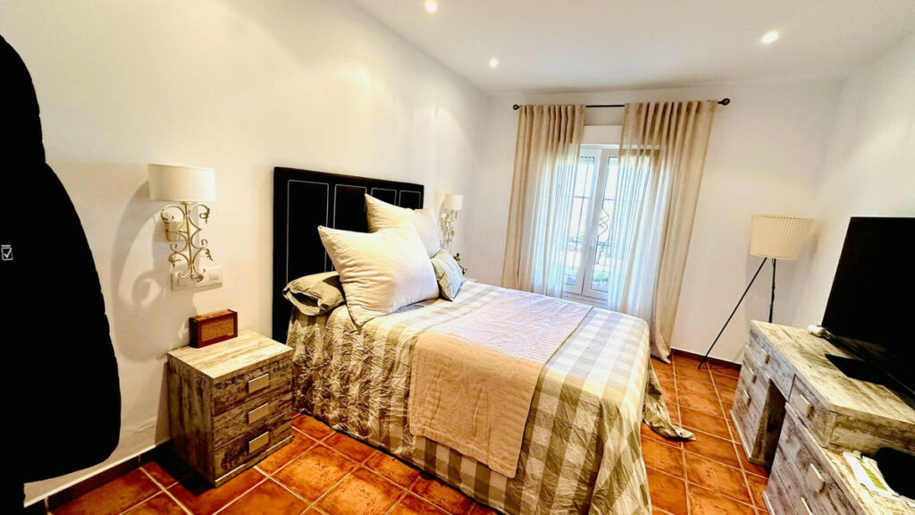 Detached Villa La Duquesa Málaga - image 14