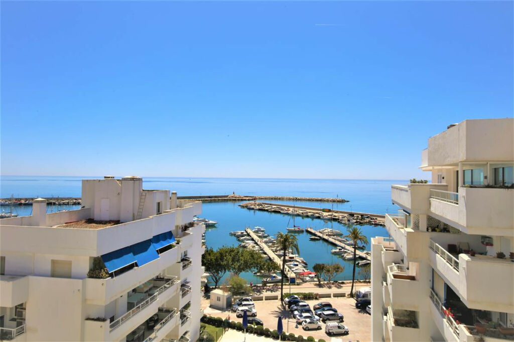 Penthouse Estepona Málaga - image 14