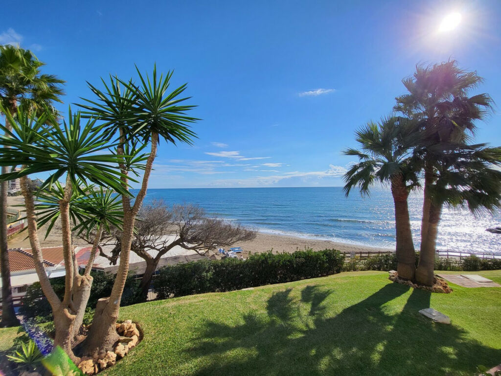Penthouse Calahonda Málaga - image 14