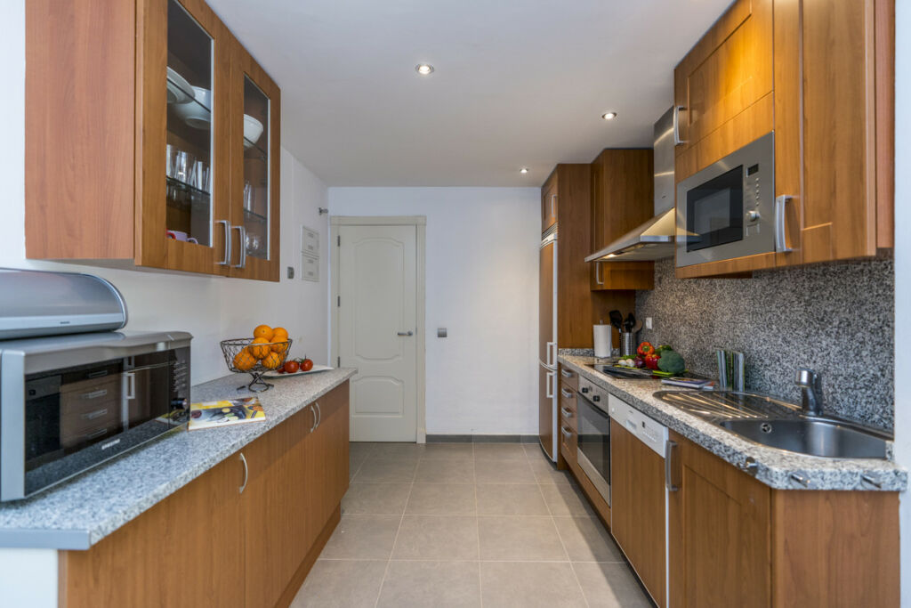 Middle Floor Apartment Nueva Andalucía Málaga - image 15