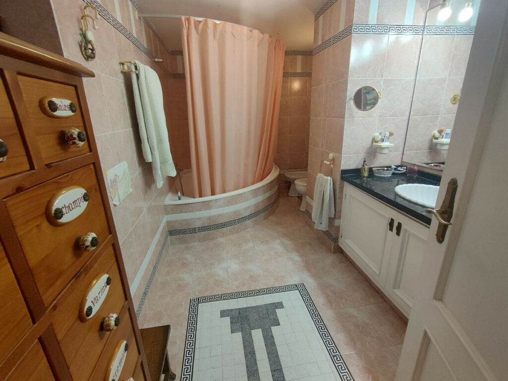 Middle Floor Apartment Torrevieja Alicante - image 15