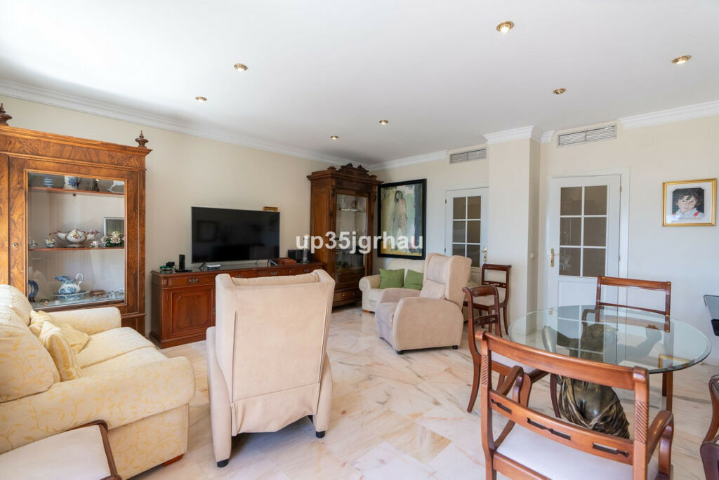 Middle Floor Apartment Estepona Málaga - image 15