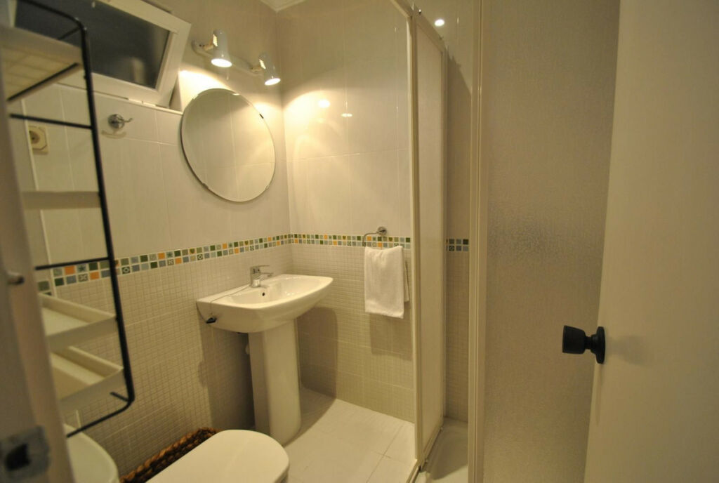 Middle Floor Apartment Los Boliches Málaga - image 15