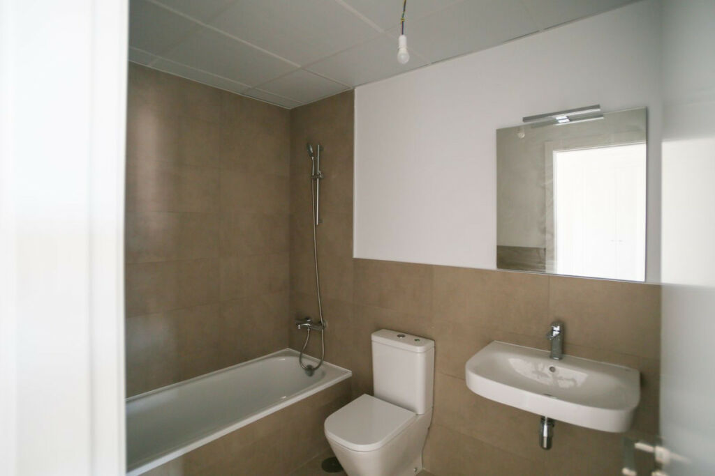 Middle Floor Apartment Los Alamos Málaga - image 15