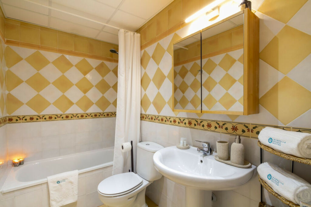 Middle Floor Apartment Elviria Málaga - image 22