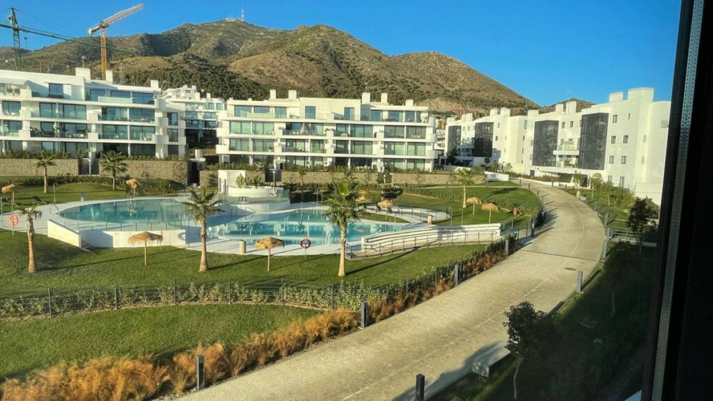 Middle Floor Apartment Fuengirola Málaga - image 16