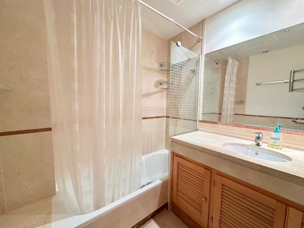 Middle Floor Apartment Puerto Banús Málaga - image 16