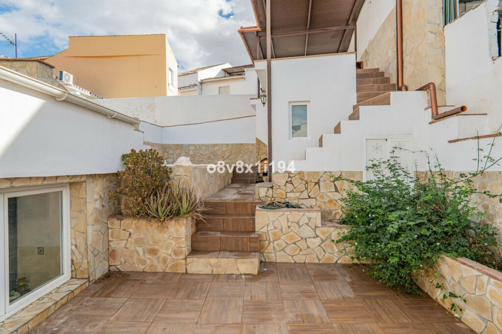 Detached Villa Pizarra Málaga - image 16