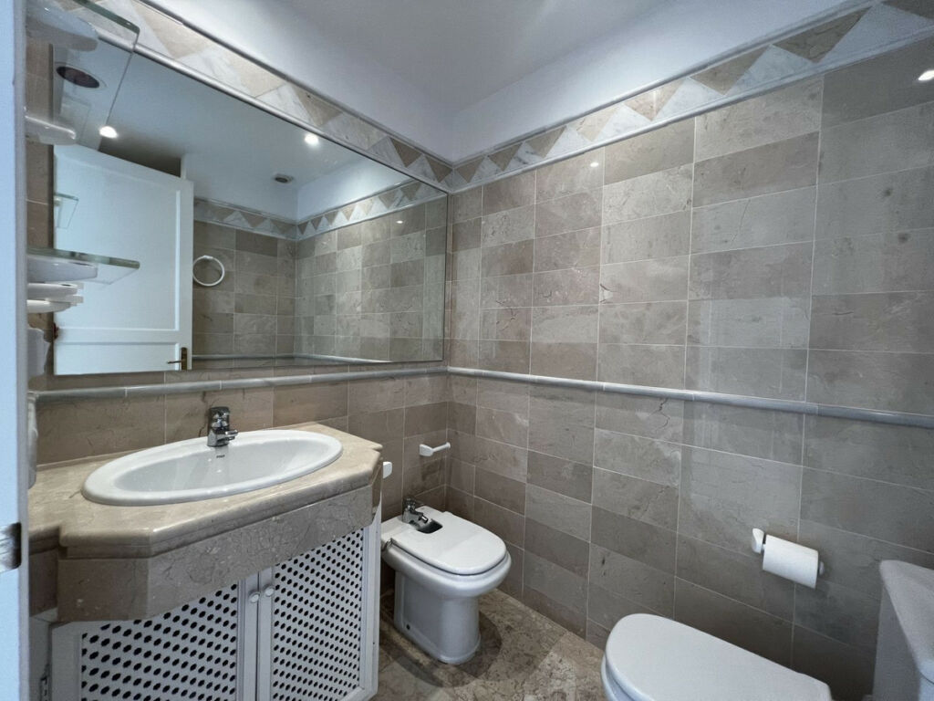 Middle Floor Apartment Elviria Málaga - image 16