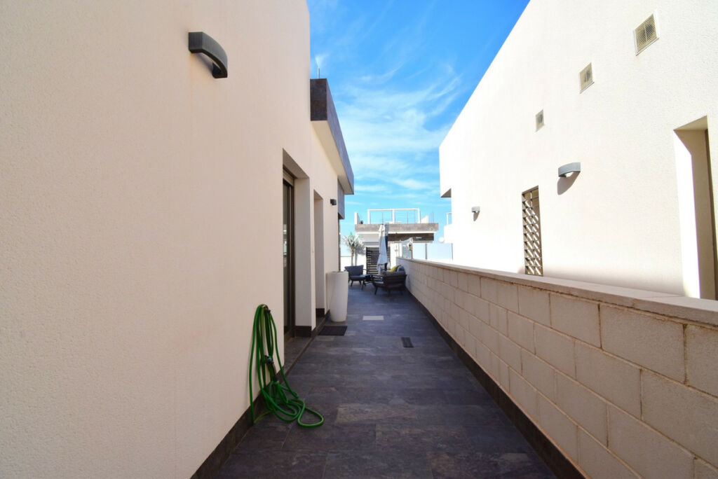 Detached Villa Villamartin Alicante - image 16