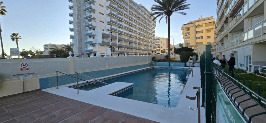 Middle Floor Apartment La Carihuela Málaga - image 16