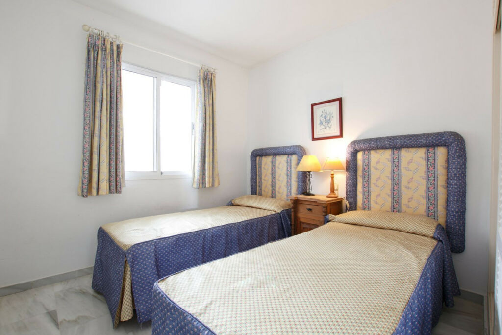 Penthouse Calahonda Málaga - image 16