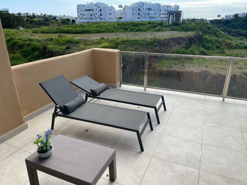 Middle Floor Apartment Estepona Málaga - image 16