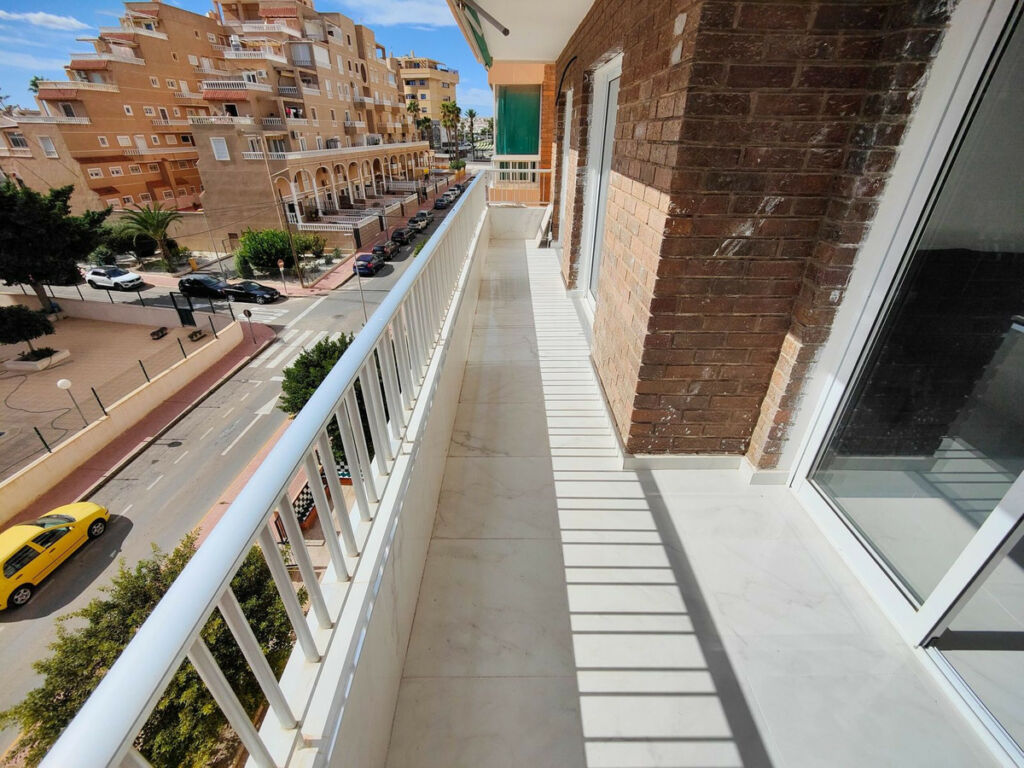 Middle Floor Apartment Punta Prima Alicante - image 16