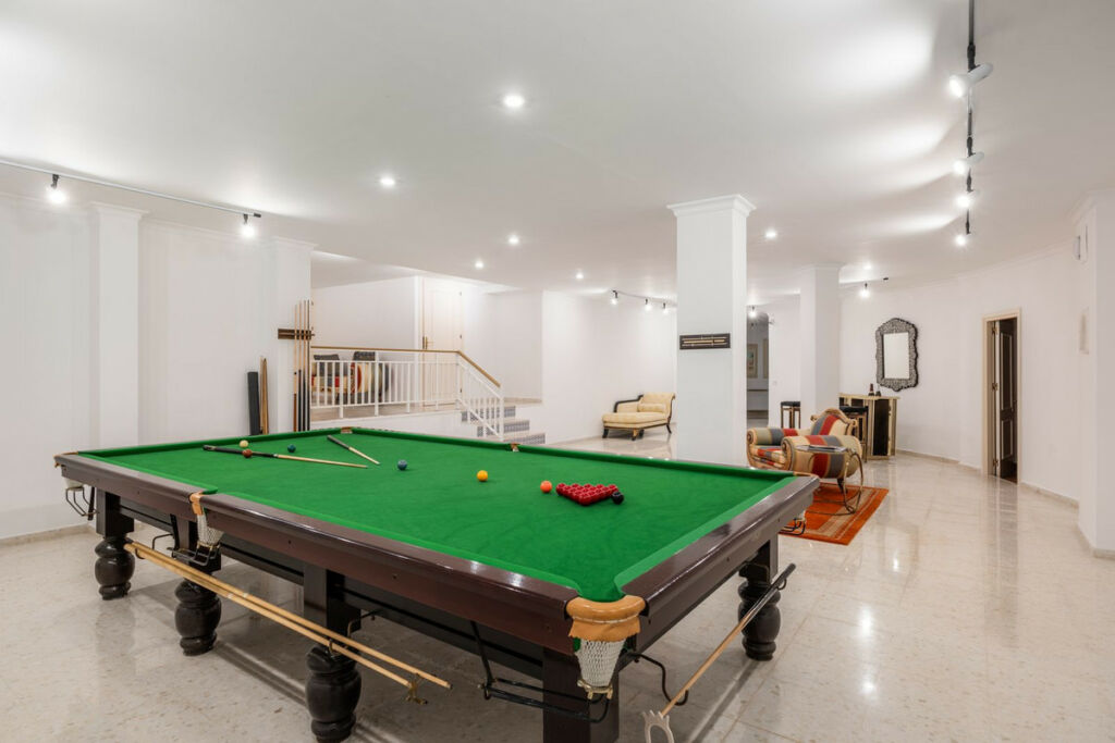 Detached Villa El Paraiso Málaga - image 17