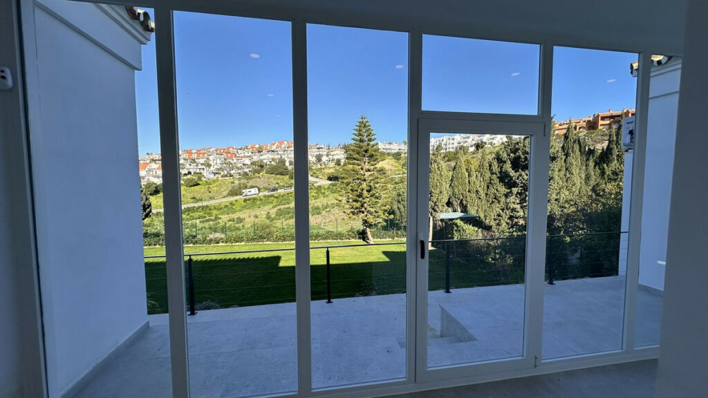Detached Villa La Duquesa Málaga - image 17