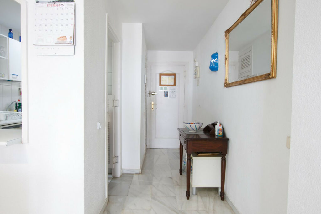 Penthouse Calahonda Málaga - image 17