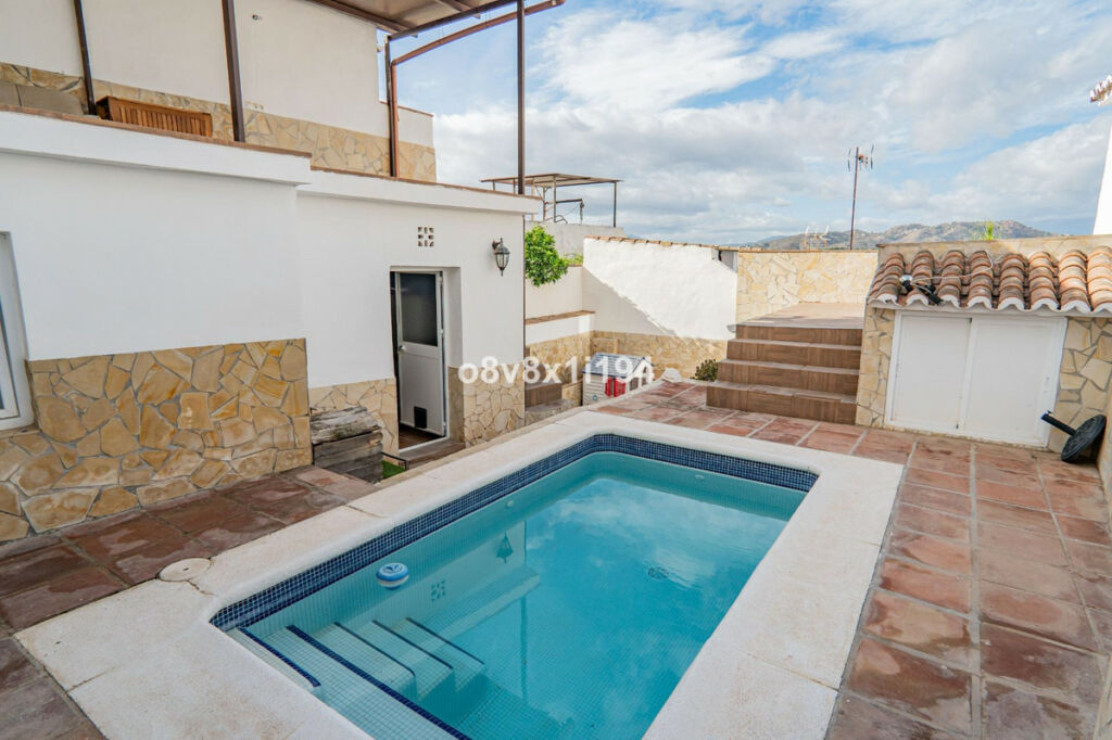 Detached Villa Pizarra Málaga - image 17
