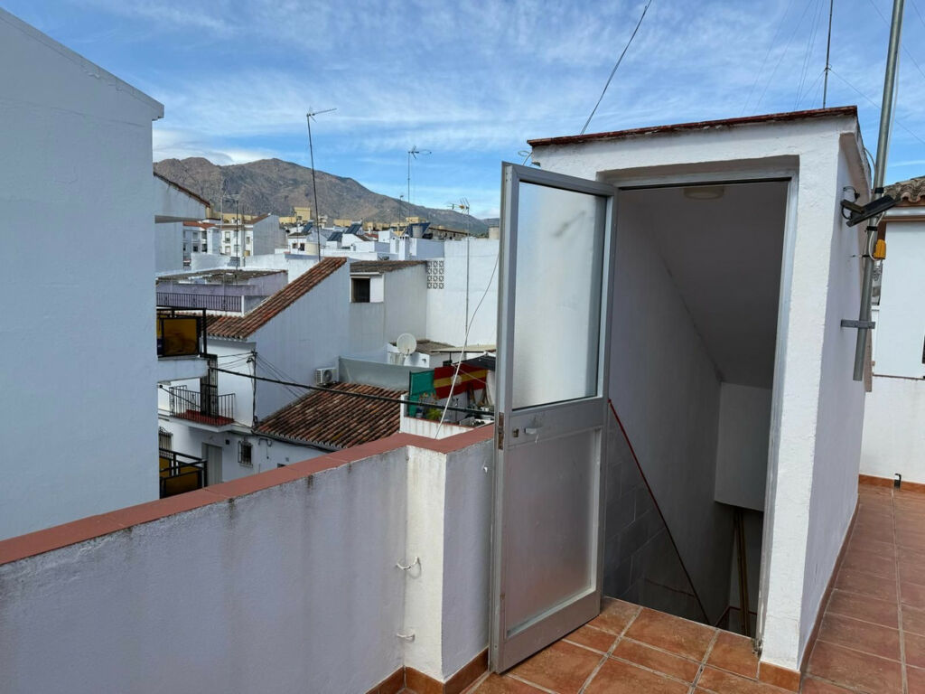Middle Floor Apartment Estepona Málaga - image 20