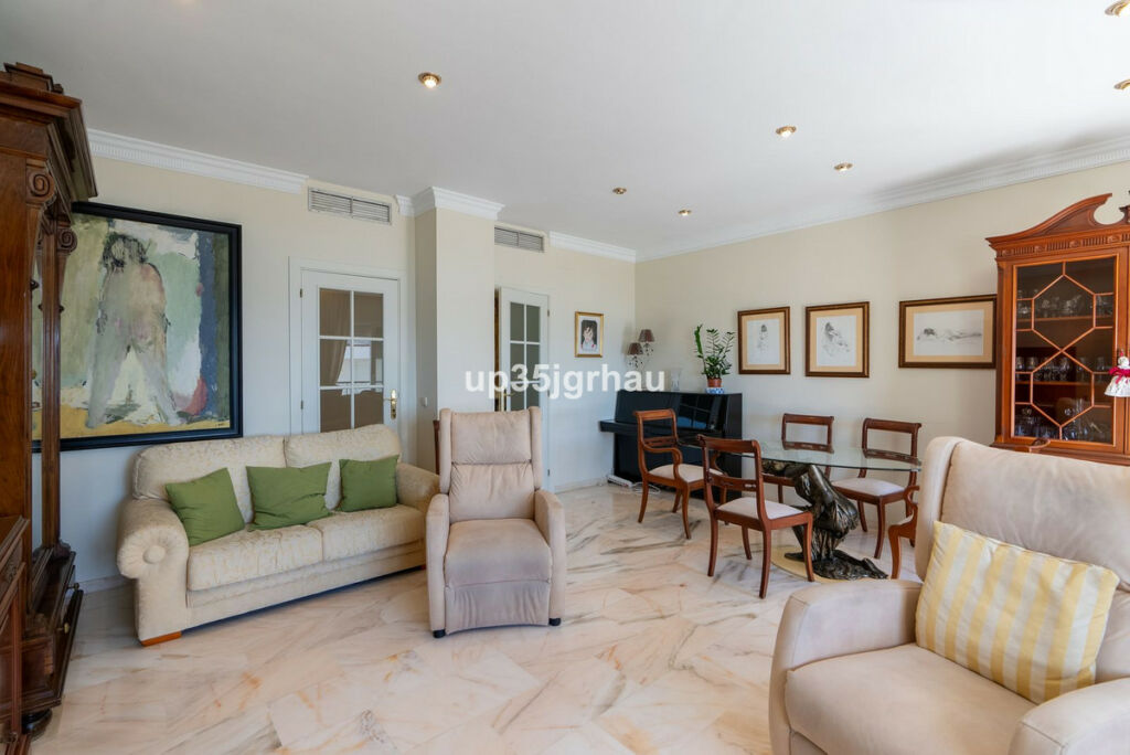 Middle Floor Apartment Estepona Málaga - image 17