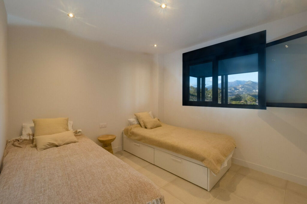 Middle Floor Apartment Selwo Málaga - image 17