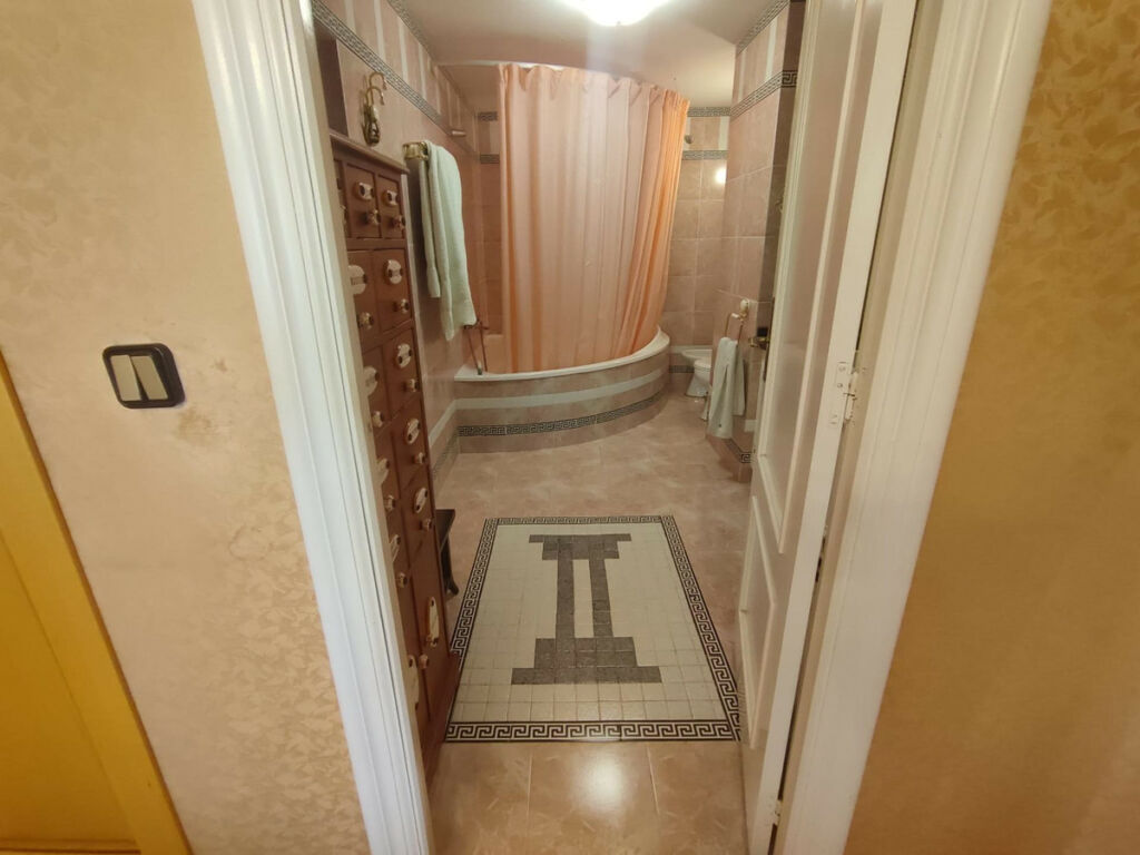 Middle Floor Apartment Torrevieja Alicante - image 17