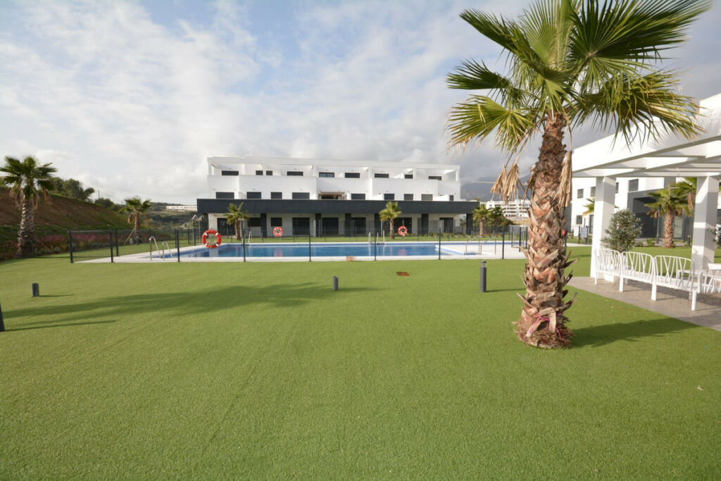 Middle Floor Apartment Estepona Málaga - image 17
