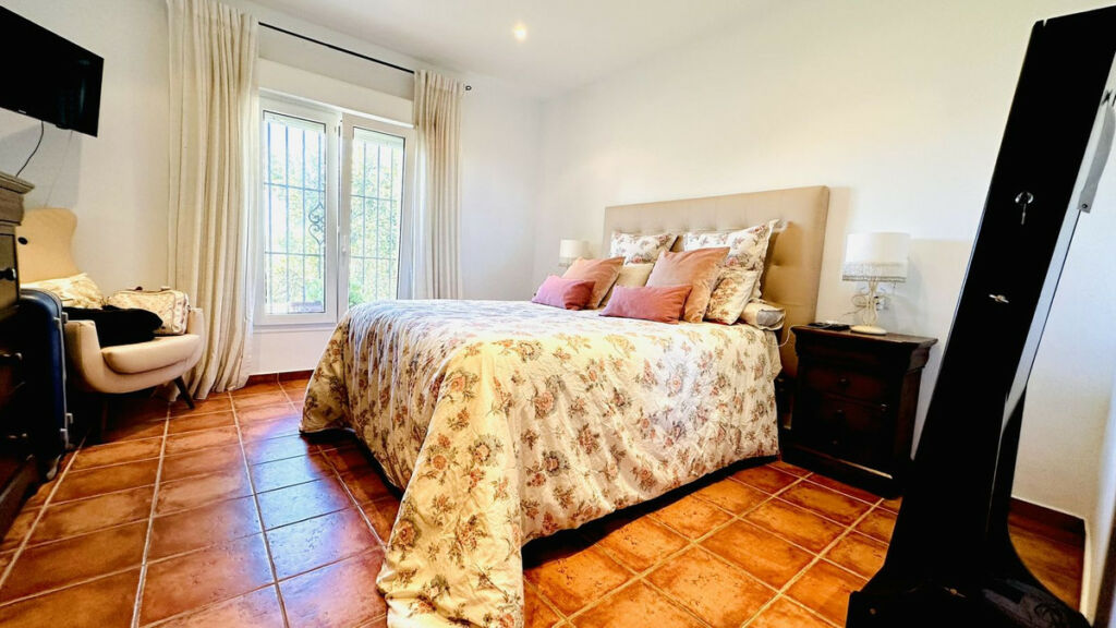 Detached Villa La Duquesa Málaga - image 17