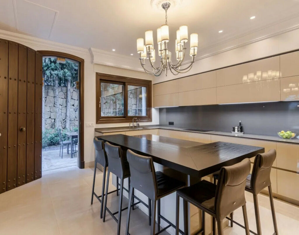 Detached Villa Sierra Blanca Málaga - image 17