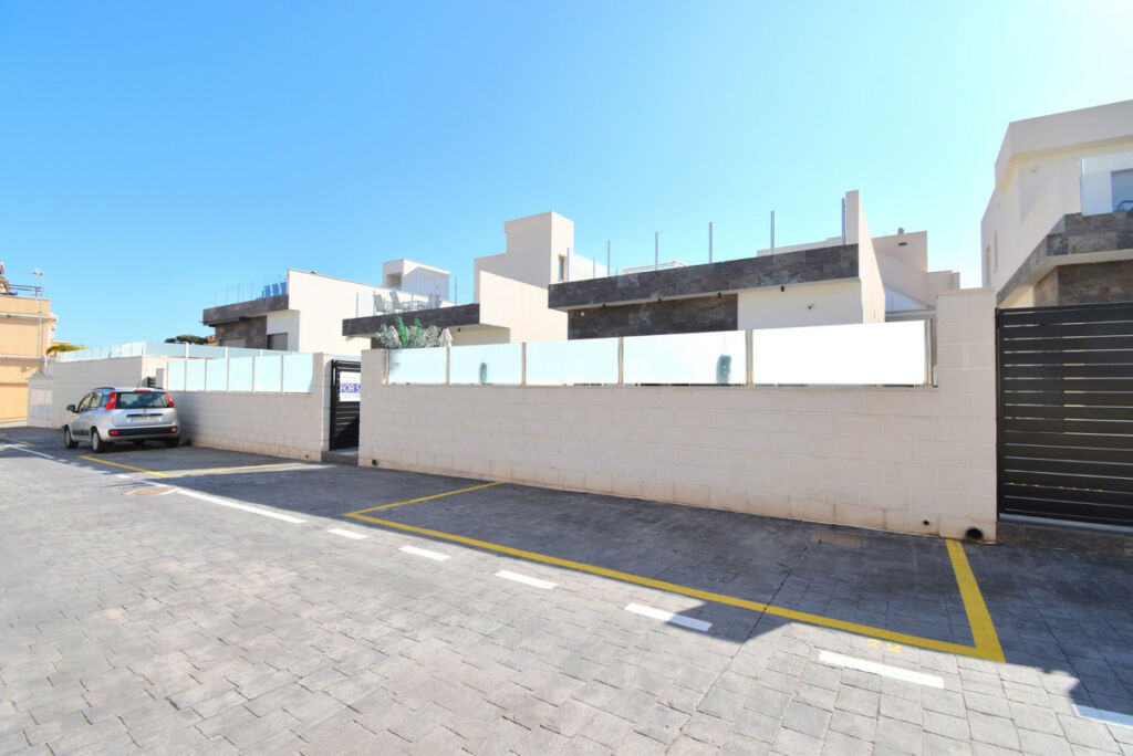 Detached Villa Villamartin Alicante - image 17