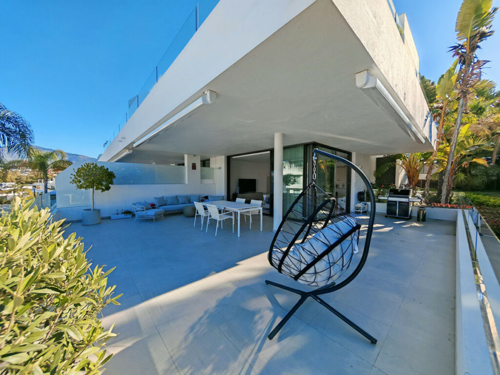 Middle Floor Apartment Estepona Málaga - image 17