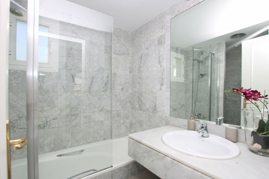 Penthouse Duplex Nueva Andalucía Málaga - image 17