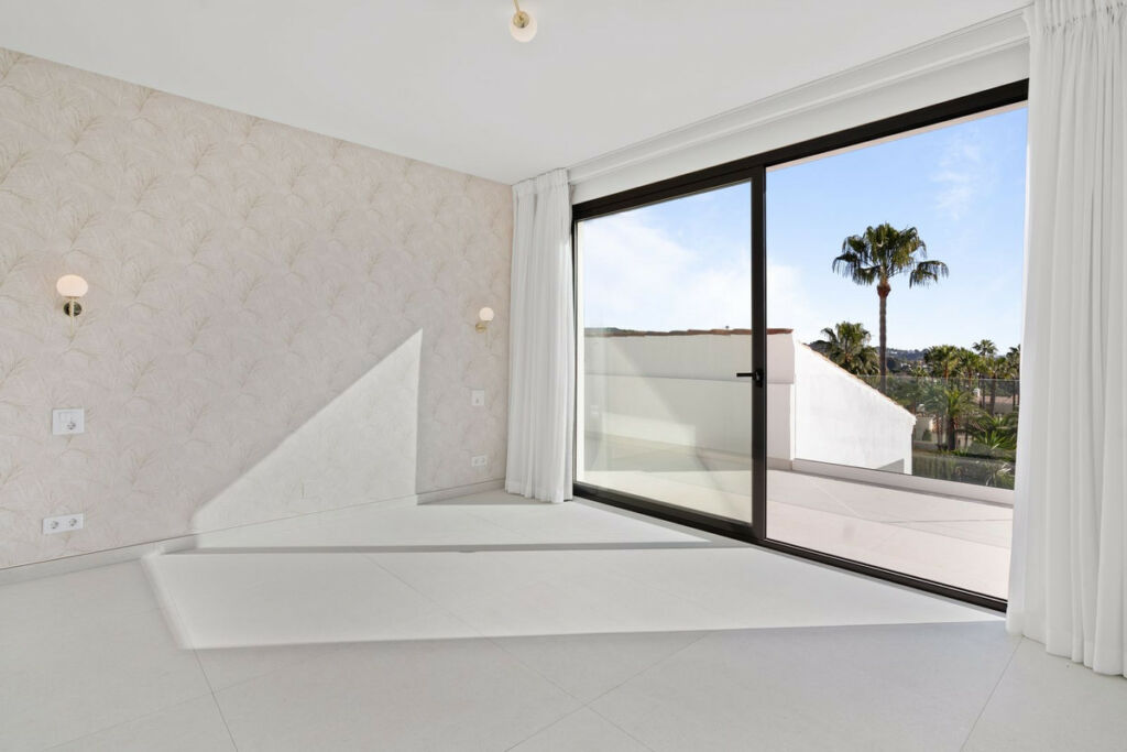 Detached Villa Elviria Málaga - image 16